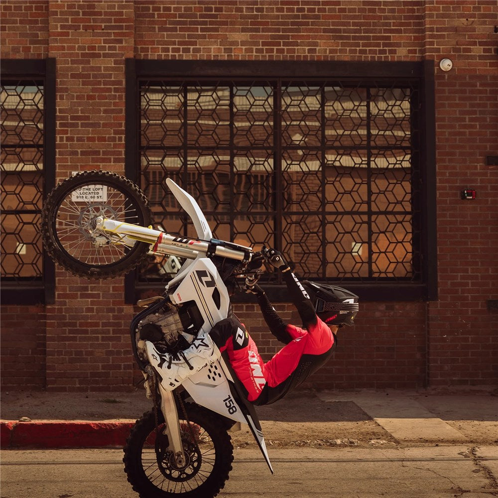 ONE INDUSTRIES X-297 HELMET FOCUS - BLACK/WHITE (MD)