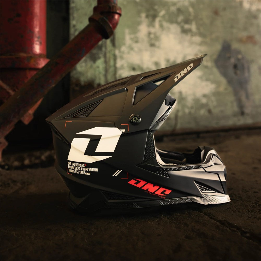 ONE INDUSTRIES X-297 HELMET FOCUS - BLACK/WHITE (LG)