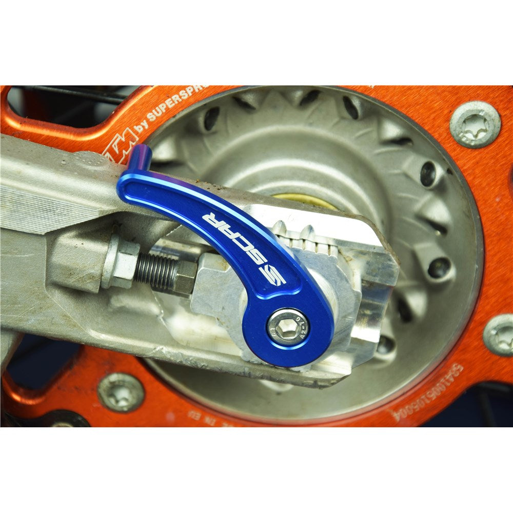 SCAR REAR AXLE PULL KTM / HUSQVARNA / GAS GAS BLU