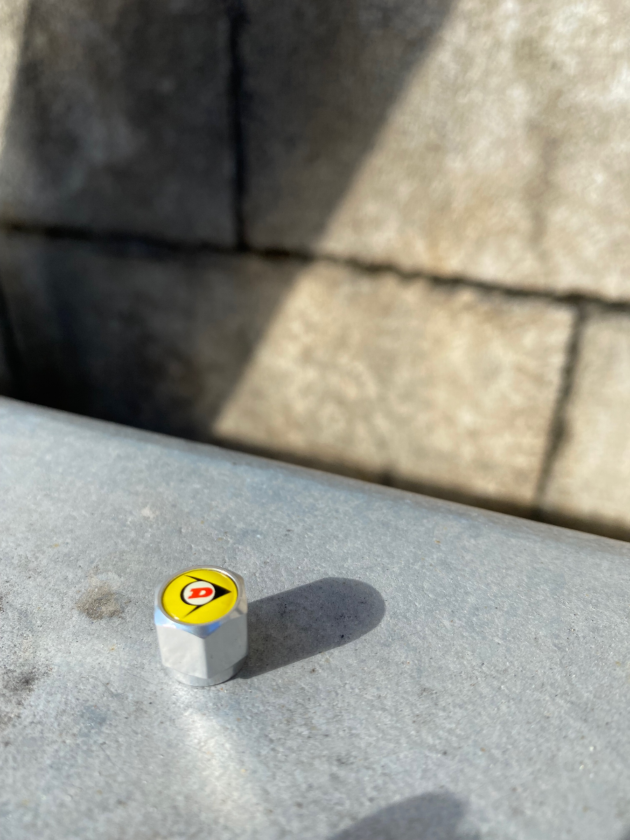 D> DUNLOP VALVE CAP (10)