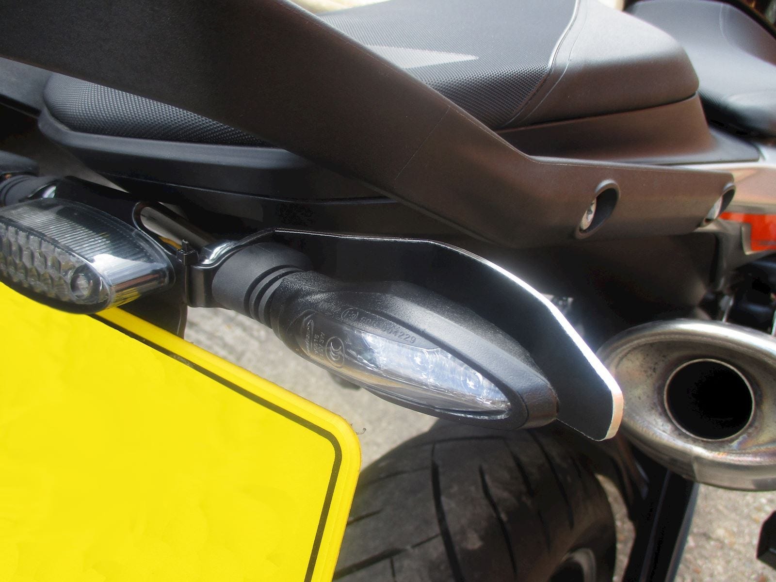 R&G Indicator Heat Shield Duke 18- Tail Tidy (LP0248BK)