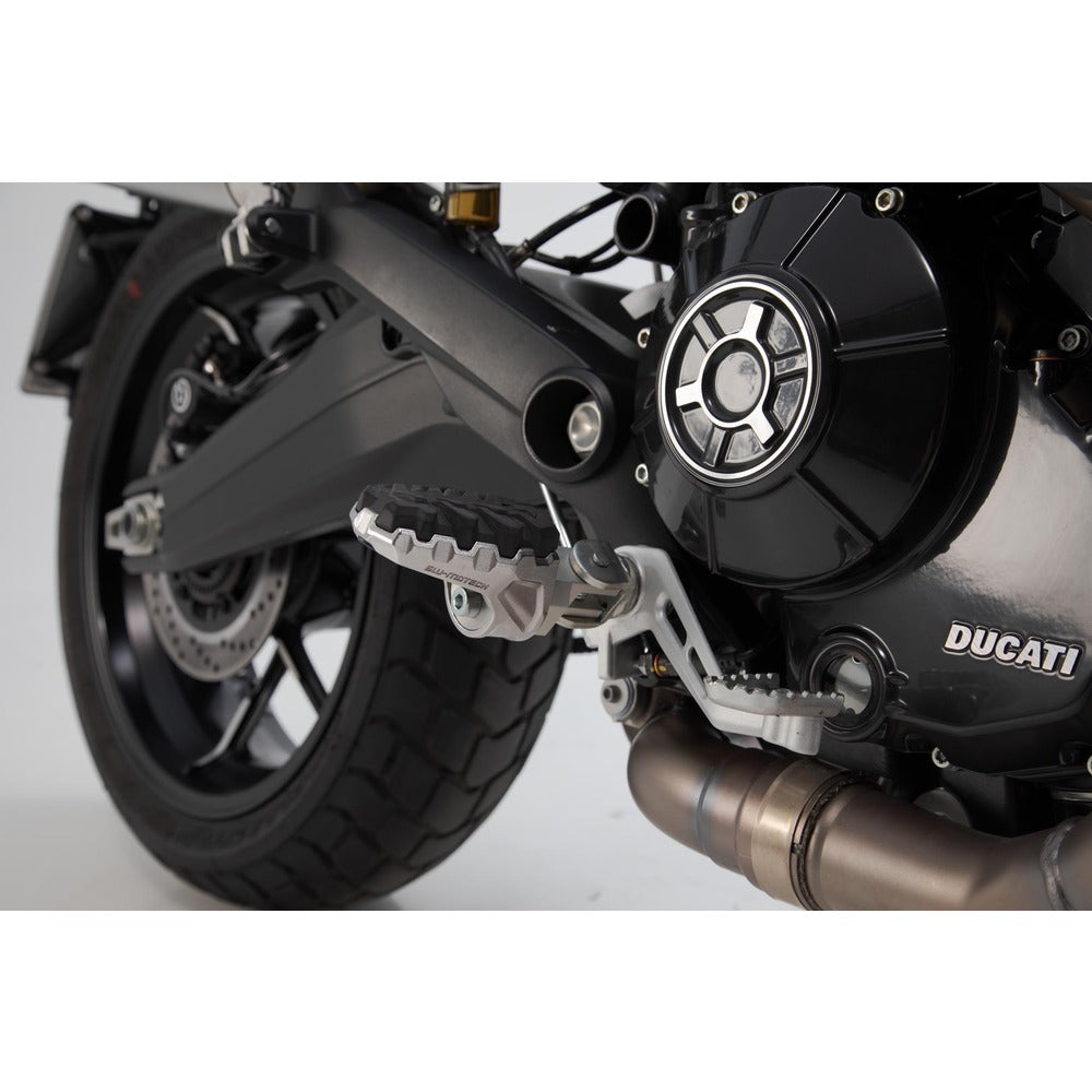 EVO footrest kit. Ducati models / Benelli TRK 502 X (18-). (FRS.22.112.10002)