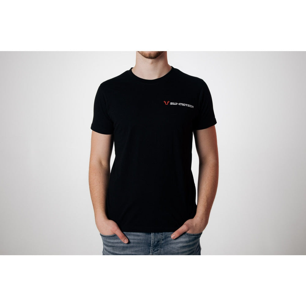 T-Shirt. Core Line. Black. Men. Size M. (WER.BKL.027.M.10000)
