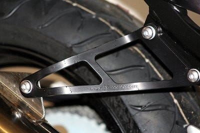 EXH HANGER HON CBR900 02- BLK